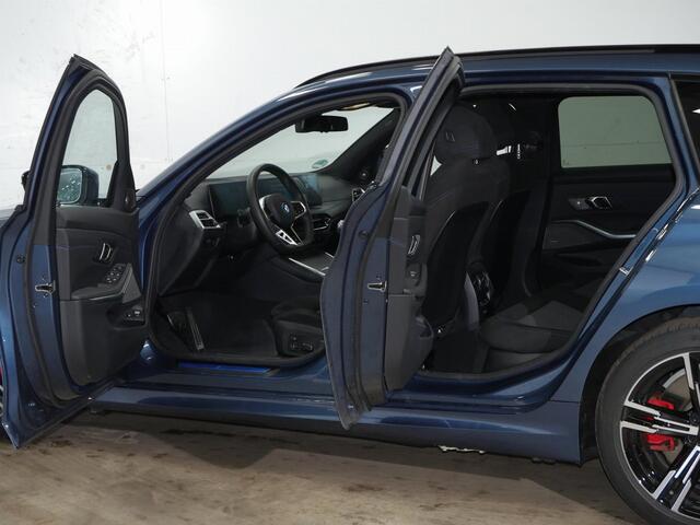 BMW 3-SERIE Touring 330e M-Sport | Panorama | Trekhaak | Harman Kardon | Stoelen met Memory | Privacy Glass | M Adaptief onderstel