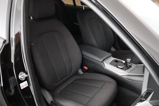 BMW 3-SERIE 330e 292pk LED Navigatie PDC