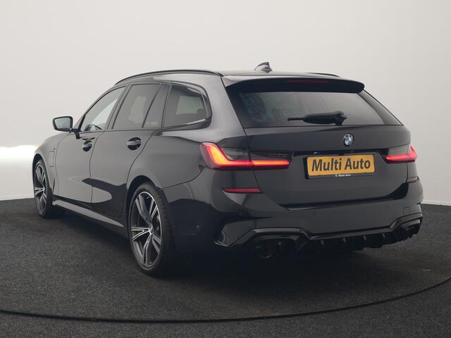 BMW 3-SERIE Touring 330e M Sport PHEV 293pk Dealer O.H. | Trekhaak Af Fabriek | Adaptive Cruise | Head Up | 360 Camera | Adaptief Onderstel | Alcantara Sportstoelen & Stuur Verwarmd | Laser LED | Sfeerverlichting | Keyless | Blis | Apple Carplay | Plug In Hybrid |
