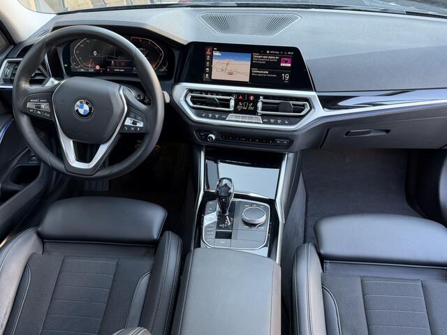BMW 3-SERIE Touring 330i | Driving assistant | Sfeer-verlichting | 19 inch | Sport-s