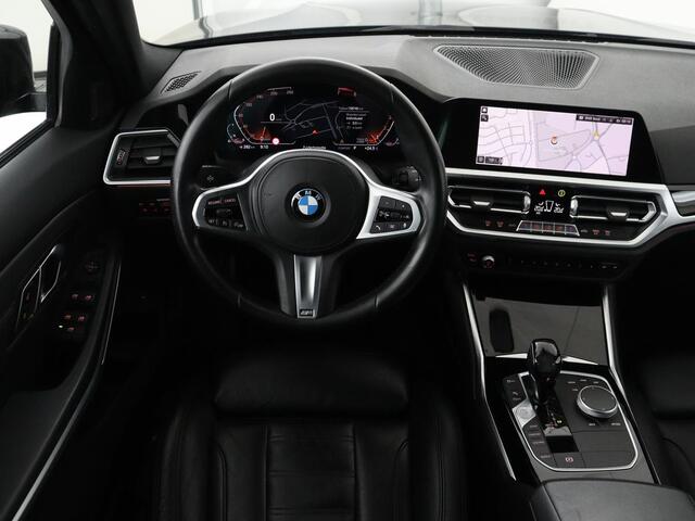 BMW 3-SERIE Touring 320i Executive Edition | Carplay | Digital cockpit | Parkeersensoren | Bluetooth | Elektrische achterklep | Automaat | LM | DAB | Sfeerverlichting | Leer