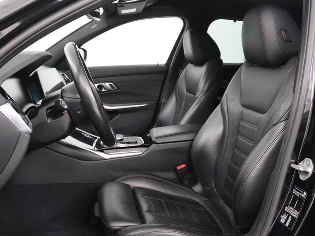 BMW 3-SERIE Touring 320i Executive Edition | Carplay | Digital cockpit | Parkeersensoren | Bluetooth | Elektrische achterklep | Automaat | LM | DAB | Sfeerverlichting | Leer