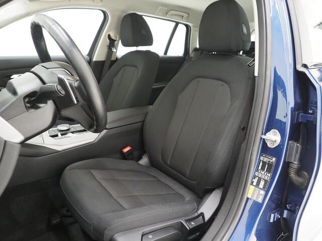 BMW 3-SERIE Touring 320e xDrive LCI Shadow Line | Camera | Stoelverwarming | Cruise | LED | DAB | Carplay