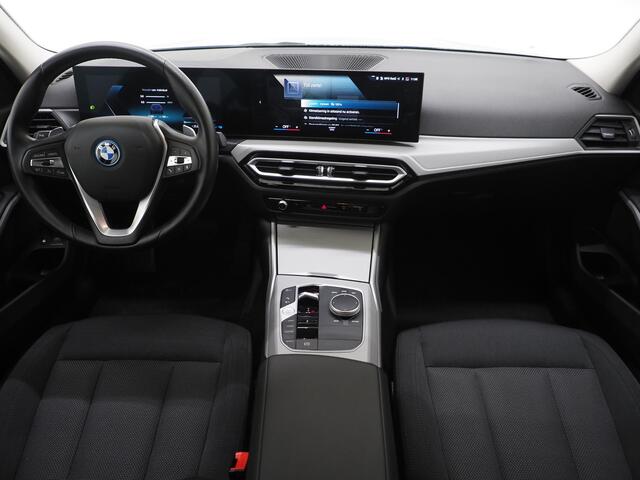 BMW 3-SERIE Touring 320e xDrive LCI Shadow Line | Camera | Stoelverwarming | Cruise | LED | DAB | Carplay