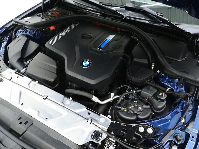 BMW 3-SERIE Touring 320e xDrive LCI Shadow Line | Camera | Stoelverwarming | Cruise | LED | DAB | Carplay