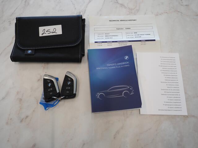 BMW 3-SERIE Touring 320e xDrive LCI Shadow Line | Camera | Stoelverwarming | Cruise | LED | DAB | Carplay
