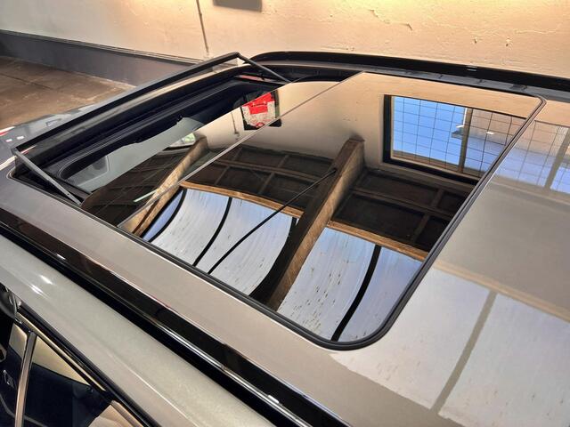 BMW 3-SERIE Touring 320i Executive Edition M Sport | Panoramadak | 19" | Trekhaak | 12 maanden garantie