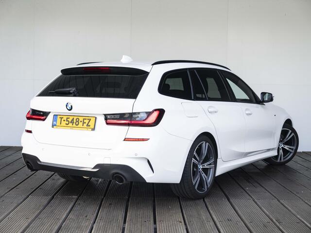 BMW 3-SERIE Touring 320i | M Sportpakket | 19 inch | Comfort Access | Sportstoelen | Driving Assistant | Trekhaak | Getint glas