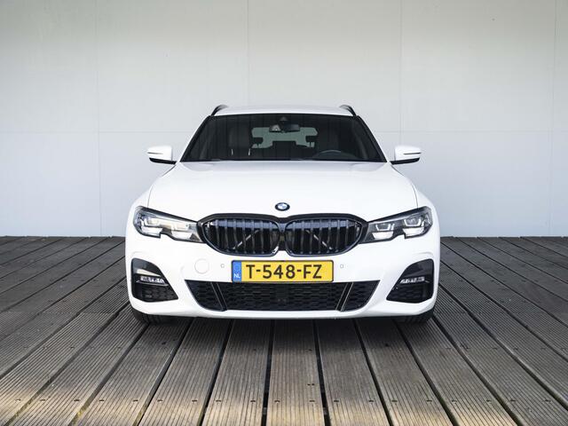 BMW 3-SERIE Touring 320i | M Sportpakket | 19 inch | Comfort Access | Sportstoelen | Driving Assistant | Trekhaak | Getint glas
