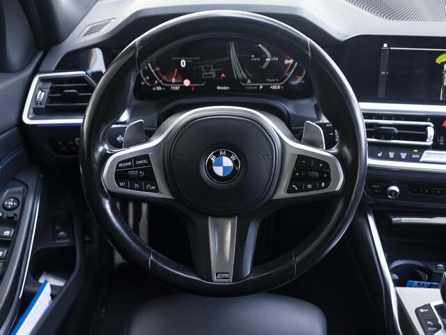 BMW 3-SERIE Touring 320i | M Sportpakket | 19 inch | Comfort Access | Sportstoelen | Driving Assistant | Trekhaak | Getint glas