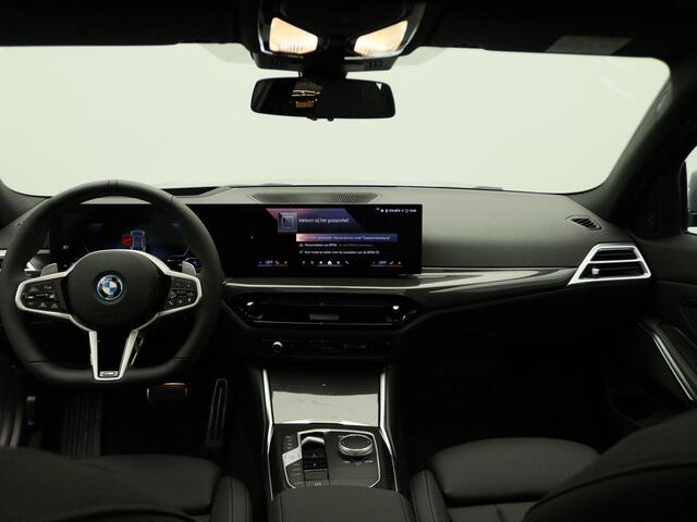 BMW 3-SERIE Touring 330e M Sportpakket Pro | Innovation Pack | Comfort Pack | Trekhaak | Panoramadak | Elektrisch Verstelbare Stoelen | Driving Assistant Professional | Harman Kardon | 19'' | Ekris Selection