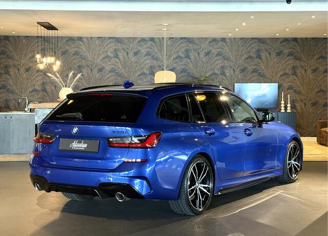 BMW 3-SERIE Touring 330i High Exe I M-Pakket I Pano I 19"