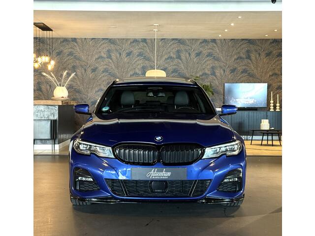 BMW 3-SERIE Touring 330i High Exe I M-Pakket I Pano I 19"