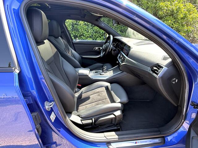 BMW 3-SERIE Touring 330i High Exe I M-Pakket I Pano I 19"