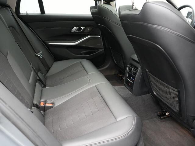 BMW 3-SERIE Touring 320e Sportline FACELIFT PHEV Dealer O.H | Panodak | Widescreen Navi | Harman Kardon | Camera | Keyless | Stuurverwarming | Apple Carplay | BLIS | Plug In Hybrid