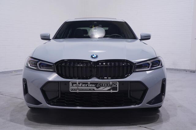 BMW 3-SERIE 330e M Sport Head up Schuifdak Camera Memory Shadowline 20 Inch Apple Carplay Travelpakket