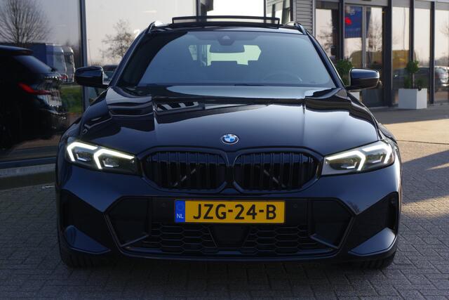BMW 3-SERIE Touring 330e 293 PK xDrive M-Sport Pro PHEV, Panoramadak, Kuipstoelen, Head-Up, Memory, Adap. Cruise Control