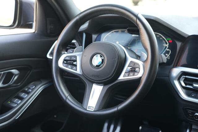 BMW 3-SERIE 330e M Sport High Executive 292pk Navigatie/Camera/HarmanKardon
