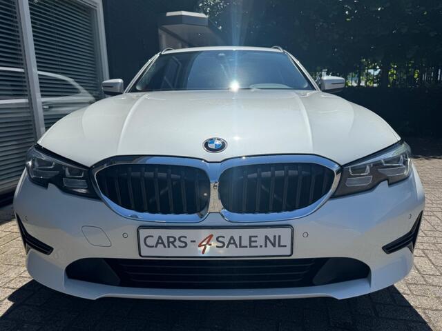 BMW 3-SERIE 318I Touring Aut. Business Edit. + Camera + Car -play + Led + Lmv + Navi + D-glas