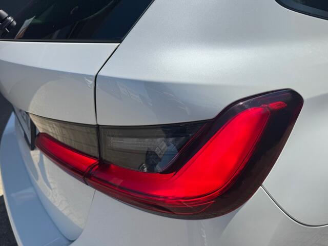 BMW 3-SERIE 318I Touring Aut. Business Edit. + Camera + Car -play + Led + Lmv + Navi + D-glas