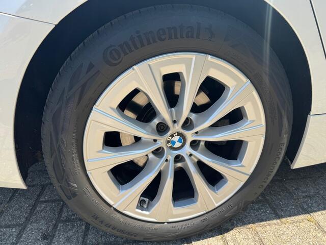 BMW 3-SERIE 318I Touring Aut. Business Edit. + Camera + Car -play + Led + Lmv + Navi + D-glas
