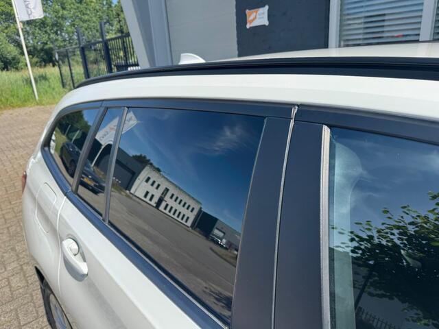 BMW 3-SERIE 318I Touring Aut. Business Edit. + Camera + Car -play + Led + Lmv + Navi + D-glas