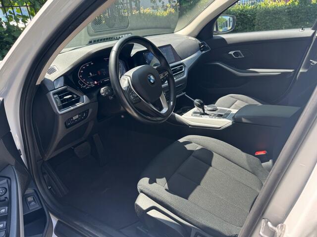 BMW 3-SERIE 318I Touring Aut. Business Edit. + Camera + Car -play + Led + Lmv + Navi + D-glas