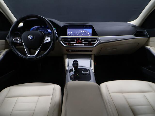 BMW 3-SERIE Touring 320e Business Edition Plus [SCHUIFKANTELDAK, APPLE CARPLAY, ANDROID, STOELVERWARMING, PDC V+A, CRUISE, CLIMATE 3-ZONE, LASERLICHT, COMFORT ACCESS, VOL LEDER, DIGITAL DASH, LED KOPLAMPEN, ELEKTRISCHE ACHTERKLEP, NIEUWST