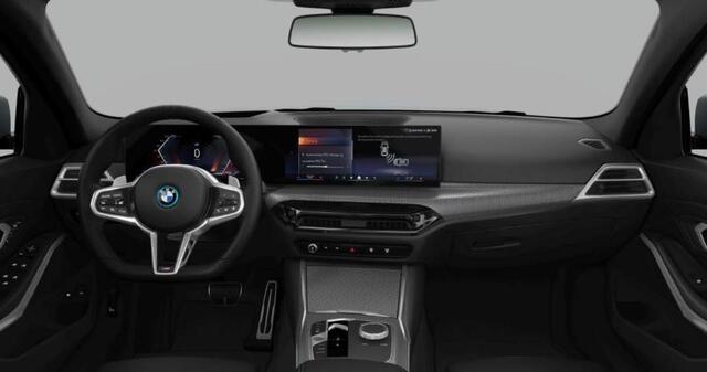 BMW 3-SERIE 330e M Sport Edition Active Cruise Control - Elektrisch verstelbare/verwarmde voorstoelen - Head up - Sportstoelen - Parking Assistant Plus - Extra getint glas - Comfort Access - Elektrische achterklep -
