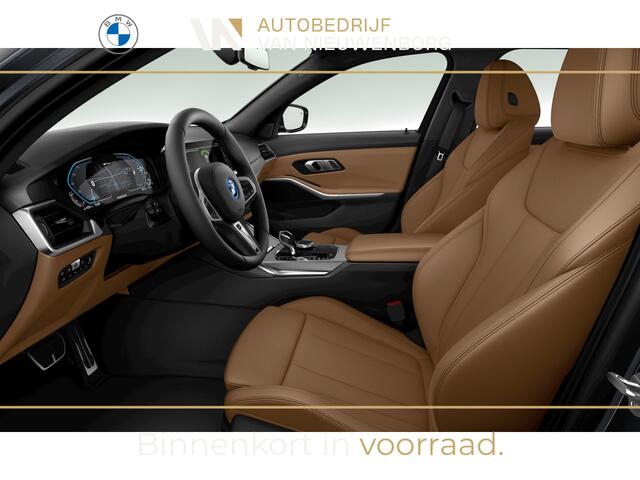 BMW 3-SERIE Touring 330e xDrive M-Sport 292 pk | Panoramadak | Memory | Elektr. Trekhaak af fabriek | Laserlicht | Head-Up | Dealer O.H.