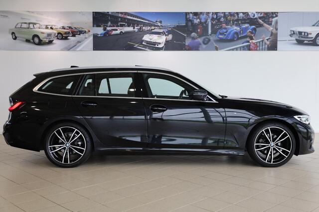 BMW 3-SERIE Touring 318i High Executive | M sportpakket | Parking Pack | Glazen panoramadak | Parking Assistant | Lentevoordeel