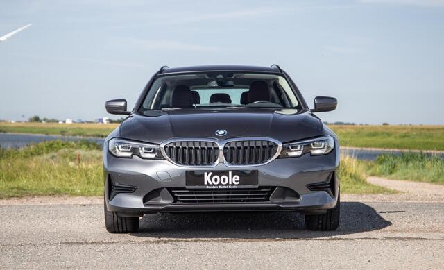 BMW 3-SERIE Touring 320e LED / DEALER ONDERHOUDEN / STOELVERWARMING / CAMERA / CARPLAY