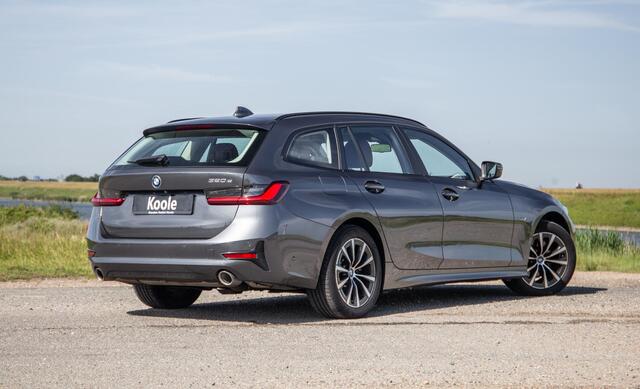 BMW 3-SERIE Touring 320e LED / DEALER ONDERHOUDEN / STOELVERWARMING / CAMERA / CARPLAY
