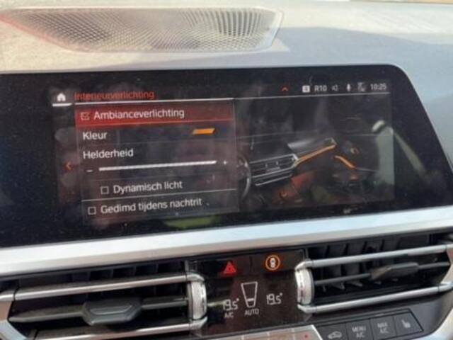 BMW 3-SERIE Touring 320i High Executive Edition AUTOMAAT / TREKHAAK / SFEER / BLACK OPTIC / STOELVERW / CARPLAY / LEDER / VIRTUAL / NL-AUTO