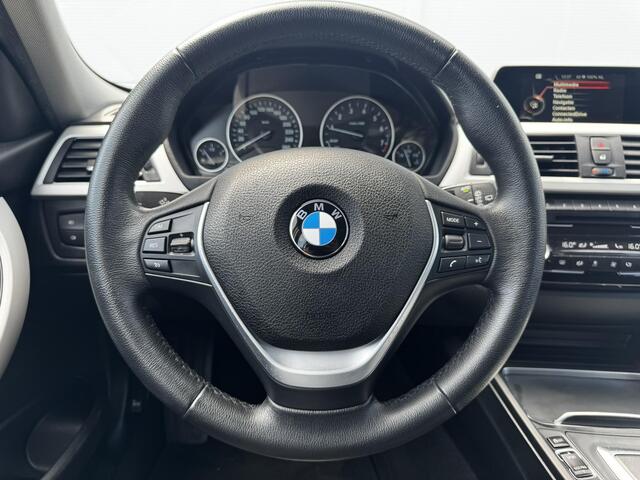 BMW 3-SERIE Touring 318i Executive / Navigatie / Climate Control / Trekhaak / Origineel Nederland NAP / Volledig onderhouden /
