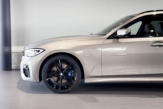 BMW 3-SERIE Touring M340i xDrive | Glazen Panoramadak | Harman Kardon | Stoelverwarming | Head-Up Display | Trekhaak |