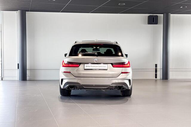 BMW 3-SERIE Touring M340i xDrive | Glazen Panoramadak | Harman Kardon | Stoelverwarming | Head-Up Display | Trekhaak |
