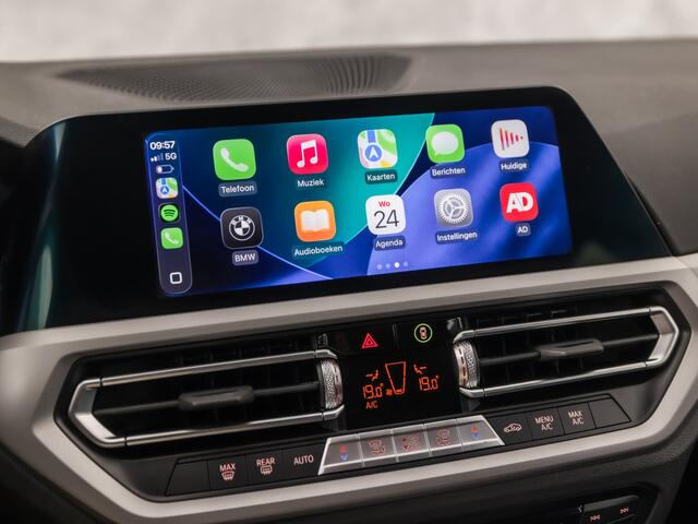 BMW 3-SERIE Touring 320e High Executive 204Pk Automaat (APPLE CARPLAY, DEALER ONDERHOUDEN, GROOT NAVI, CAMERA, LEDER, SPORTSTOELEN, GETINT GLAS, ELEK ACHTERKLEP, NIEUWSTAAT)