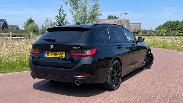 BMW 3-SERIE Touring 318i Facelift model | Sportstoelen | 19 Inch | NL-Auto |