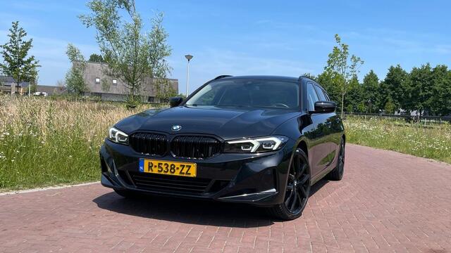 BMW 3-SERIE Touring 318i Facelift model | Sportstoelen | 19 Inch | NL-Auto |