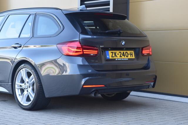 BMW 3-SERIE Touring 318i M Sport Corporate Lease * M-Pakket * Achteruitrijcamera * Trekhaak * Lichtpakket *