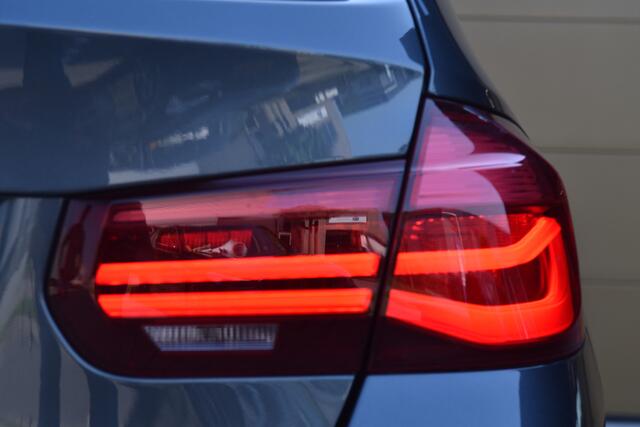 BMW 3-SERIE Touring 318i M Sport Corporate Lease * M-Pakket * Achteruitrijcamera * Trekhaak * Lichtpakket *
