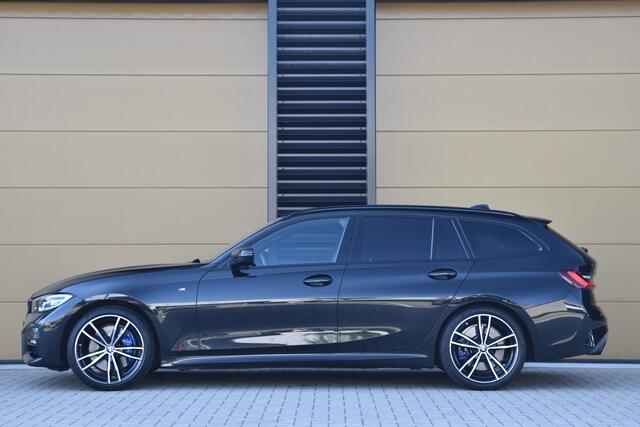 BMW 3-SERIE Touring 320i Edition Plus * M-Pakket * Trekhaak * Hifi * Leder * Privacy Glas *