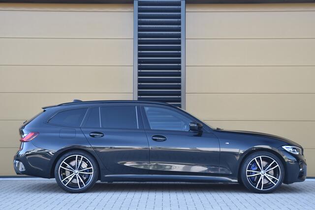 BMW 3-SERIE Touring 320i Edition Plus * M-Pakket * Trekhaak * Hifi * Leder * Privacy Glas *