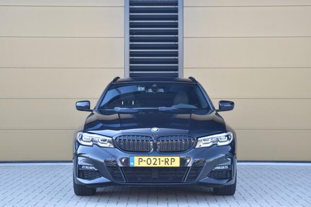 BMW 3-SERIE Touring 320i Edition Plus * M-Pakket * Trekhaak * Hifi * Leder * Privacy Glas *