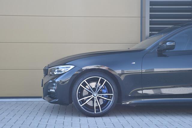 BMW 3-SERIE Touring 320i Edition Plus * M-Pakket * Trekhaak * Hifi * Leder * Privacy Glas *
