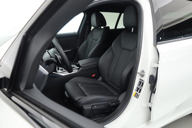 BMW 3-SERIE 330e M-Sport | Rijklaar! | Widescreen | ShadowLine | HUD | Dodehoek | Leder | Stuur-Stoelverw. | Nav+App.Connect | Sfeerverl. | Elek. Klep | LED | Rijmodus | Cruise V