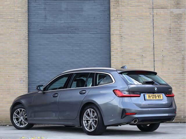 BMW 3-SERIE Touring 320i Sportline Keyless | Camera | Carplay | M Sport stuurwiel | Sfeerverlichting