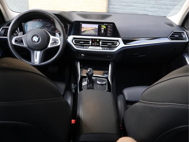 BMW 3-SERIE Touring 320i Sportline Keyless | Camera | Carplay | M Sport stuurwiel | Sfeerverlichting