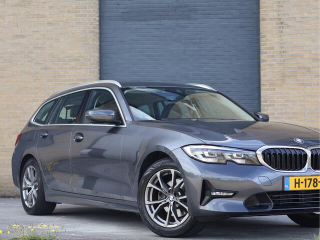 BMW 3-SERIE Touring 320i Sportline Keyless | Camera | Carplay | M Sport stuurwiel | Sfeerverlichting